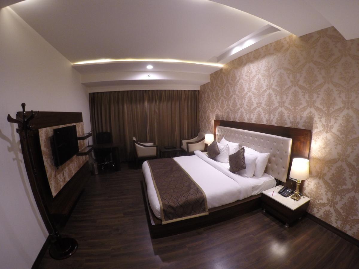 Hotel Imperia Suites Jalandhar Exterior foto