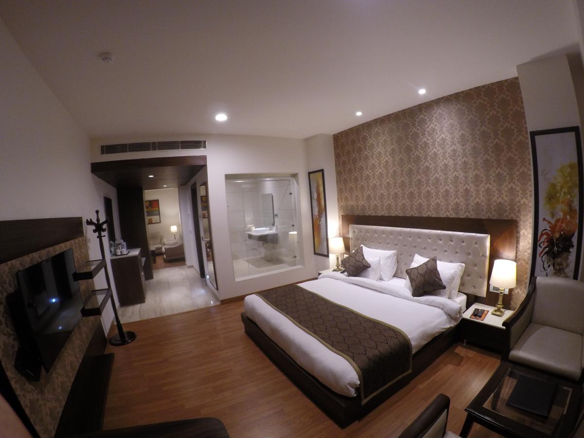 Hotel Imperia Suites Jalandhar Exterior foto