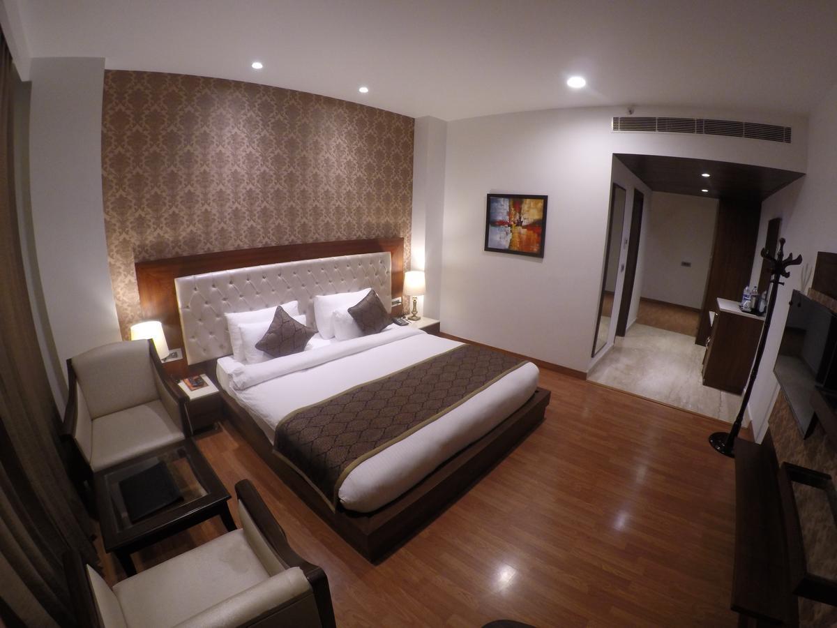 Hotel Imperia Suites Jalandhar Exterior foto